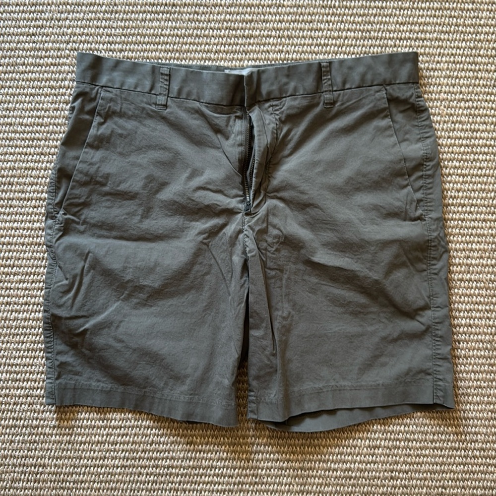 Everlane Men's Air Chino Flat Front Shorts